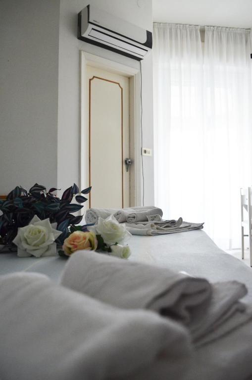Hotel Arena Cattolica Szoba fotó